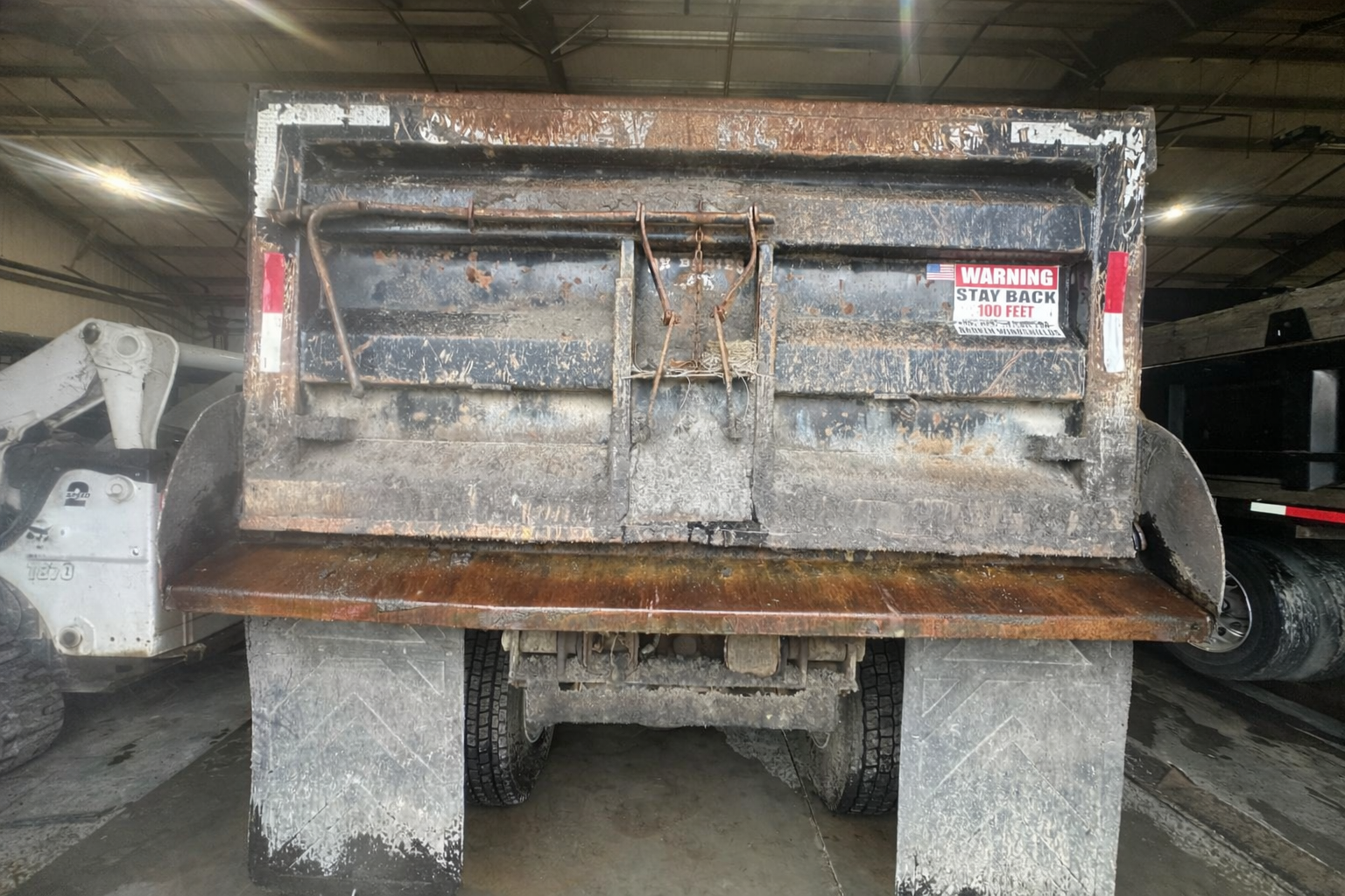 2005 PETERBILT 335 - Image 9